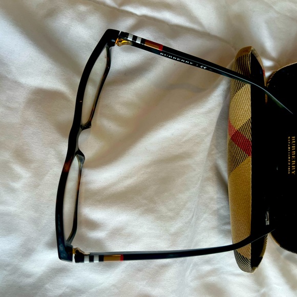 Burberry eye glasses good condition - Picture 3 of 5